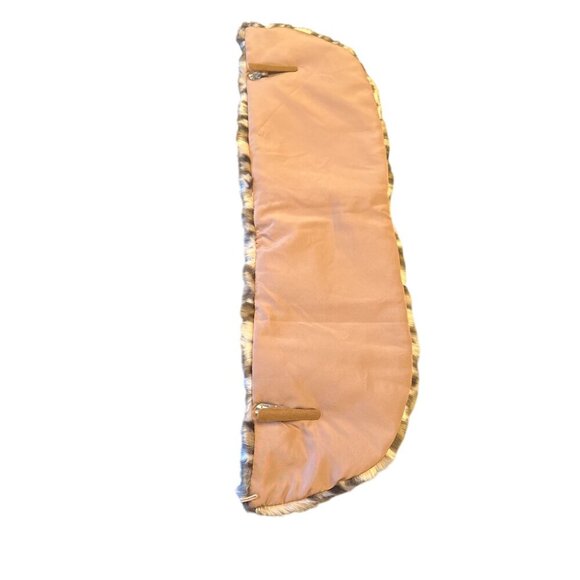 Leopard Print Faux Fur Collar Scarf With Tan Lining & Button Closure - Picture 3 of 4